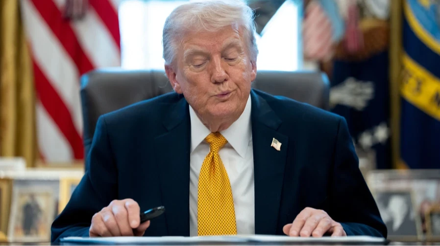 Трамп анонсував економічний тиск на Іран та заявив про розмінування Ормузької протоки