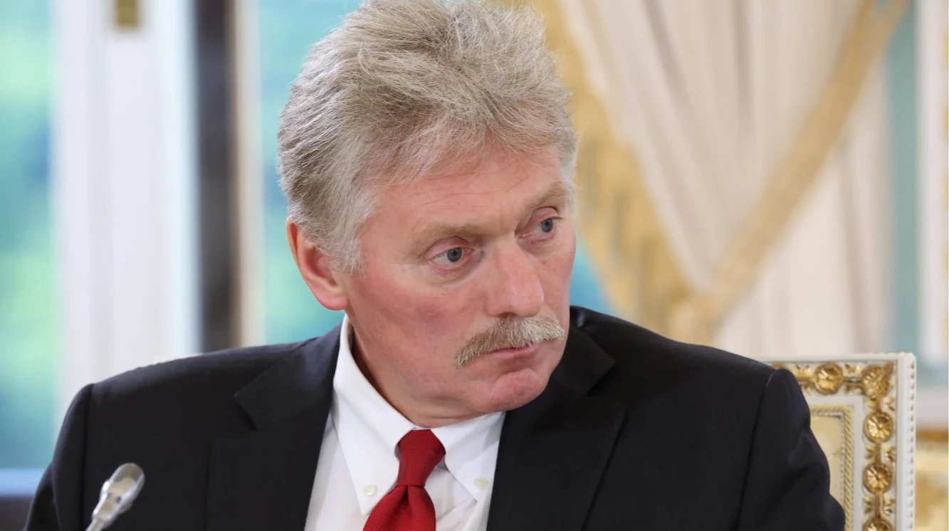 Речник Кремля Дмитро Пєсков і президент РФ Володимир Путін
