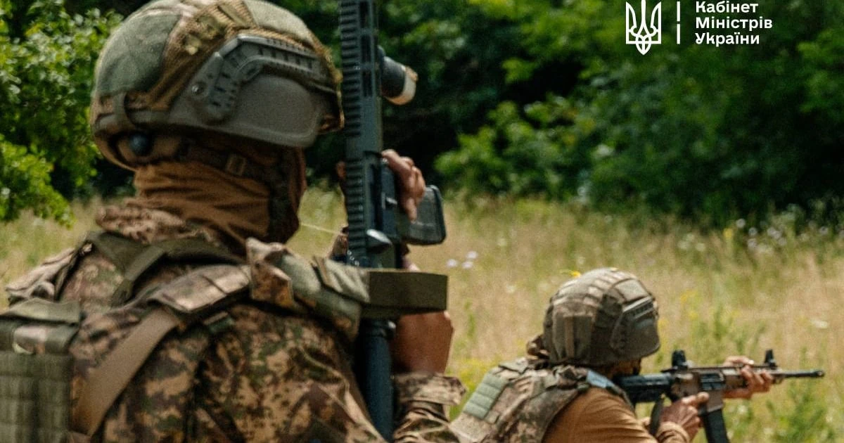 Ілюстративне фото Кабінету міністрів України на тлі повідомлення про створення Центру рекрутингу іноземців у складі