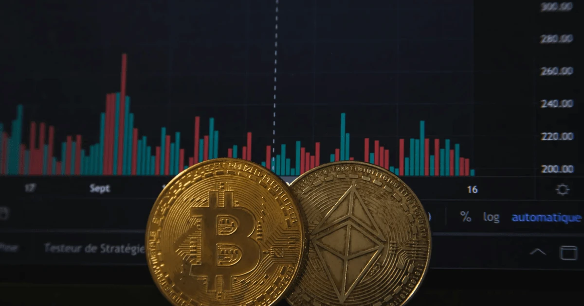 Колаж УНІАН щодо атаки на криптобіржу Binance